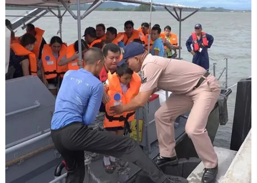 2023–07-18 象岛轮渡故障 游客在海上漂浮6小时